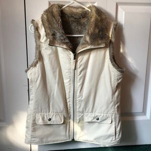 Gap reversible vest
